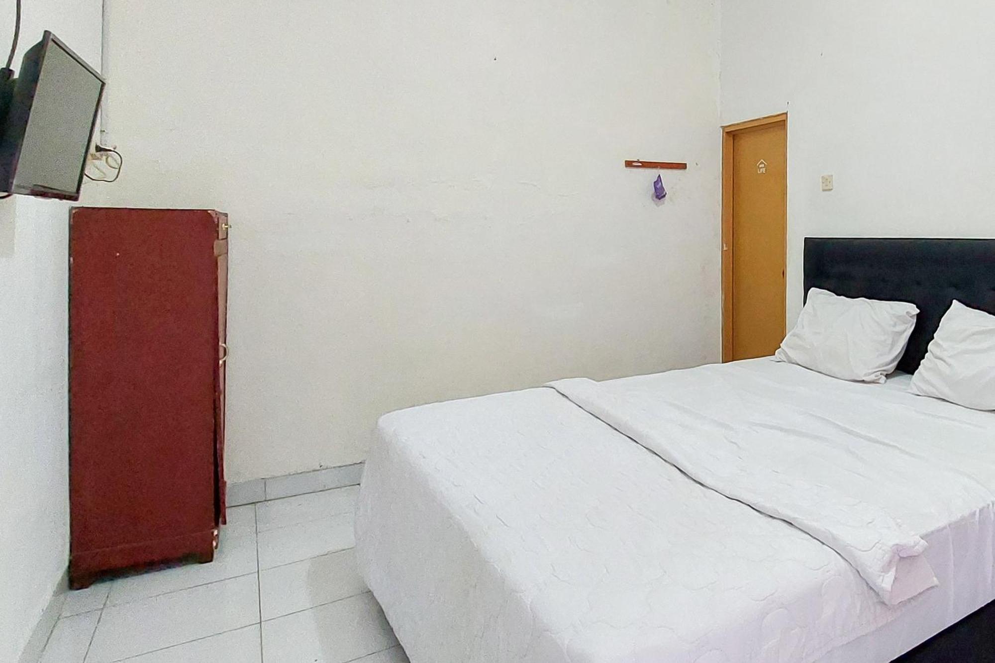 Pondok Gede Dkost Syariah Mitra Reddoorz Bekasi Exterior photo